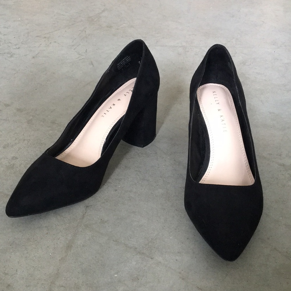 Pointed Toe Black Pumps